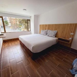 Aw Hotel Ariston Embassy