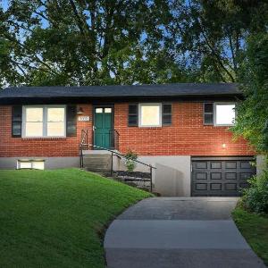 Charming 4-Bed Home with Modern Touches & Porch