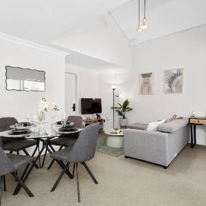 The CBD Gateway Modern 1BR Suite near UWA & Park