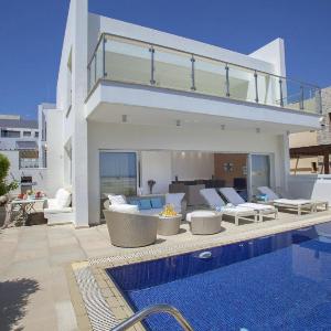 Goodness Villa offers Magnificent Coastal Views