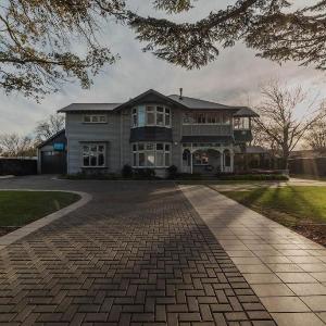 Bel Air Mansion - Sleeps 12 Villa