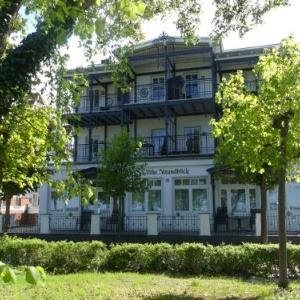 Villa Strandblick in Binz FeWo direkt am Strand mit Balkon und seitlichem Meerblick