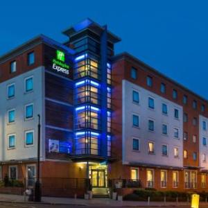 Hotels near Broadway Theatre Letchworth - Holiday Inn Express Stevenage