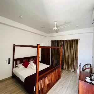 King's Marine B&B Surf Hotel