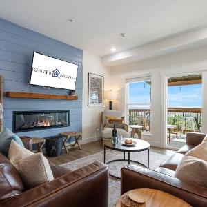 Breathtaking Lake Views-Dog Friendly-$400 of Free Tickets-High End Decor