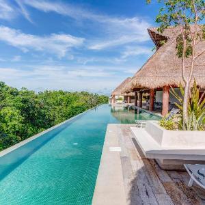 Private Jungle View Balcony Stay in Aldea Premium