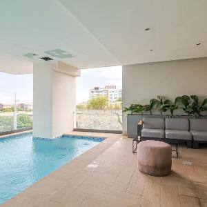 Charming City Center Apt Pool