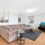 Pyrmont 2 Bed Apartment - Prime Location w parking 