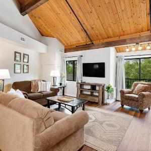 Mountain Inn Lodge 76 with Wintergreen Advantage