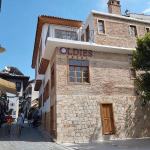 Oldies Hotel