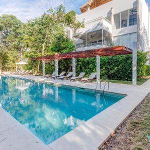 Stay at TAO Pool BBQ Gym Yoga Beach 5min