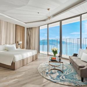 Panorama Beachfront Nha Trang by Lyn Condotel