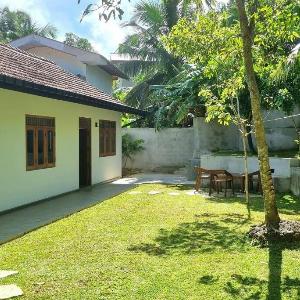 House Leo - peaceful beach villa with garden