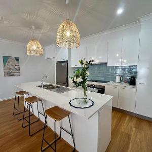 Sun Sea by Book Jervis Bay - Luxury in Vincentia with Ocean Views