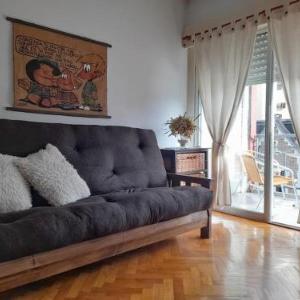 Departamento de dos ambientes con amplio balcón muy luminoso