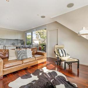 Stunning 2-Bed Unit with BBQ Patio near Dining