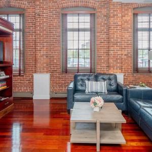 Jennifer's Historic Riverfront Loft Private Patio