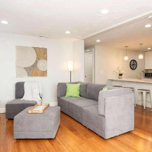 Jennifer's Penthouse 2 Floors - Amazing City View!