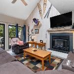 Stoneridge 42 with Wintergreen Advantage Roseland