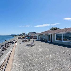 Sq Seaside Cottage