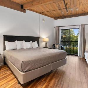 Mountain Inn Studio 92 with Wintergreen Advantage