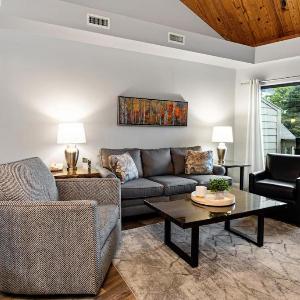 Mountain Inn Lodge 61 with Wintergreen Advantage