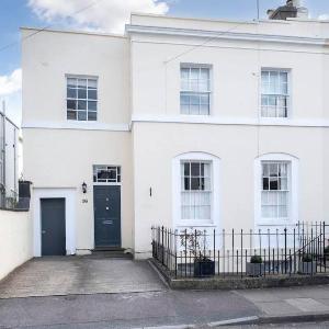 Beautiful 5-Bed Regency Home in Montpellier
