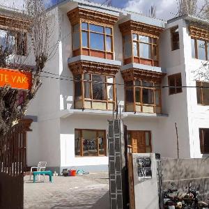 Hotel The White Yak
