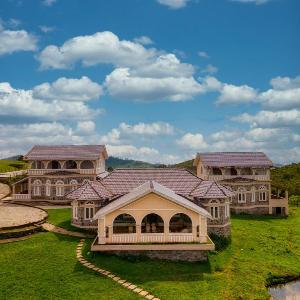 Auravantara Retreats