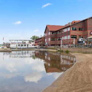 Lodges at Breezy Point