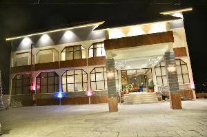 Hotel Snowcrests Manor, Manali