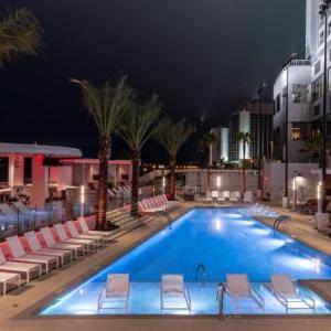 Harrah's Laughlin Hotels - Don Laughlin's Riverside Resort & Casino