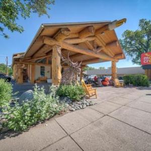 Moose Creek Lodge & Suites