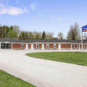 Hotels near Alder Street Recreation Centre - Howard Johnson Orangeville