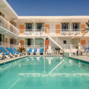 Daytona Inn and Suites