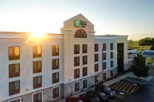 Holiday Inn Express and Suites Batavia, an IHG Hotel, Batavia