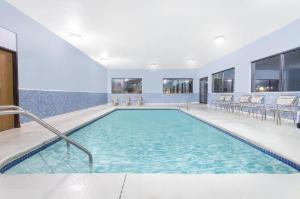 Days Inn & Suites by Wyndham Waterloo, Waterloo