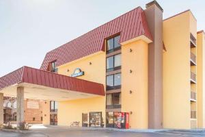 Days Inn & Suites by Wyndham Pigeon Forge, Pigeon Forge