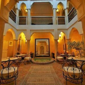 RIAD AWINATI Location Privatisée  Piscine a jets Petit déjeuner et magnifique Rooftop avec vue a 360