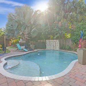 Kiki 3 - Men's Clothing optional Guest Houses