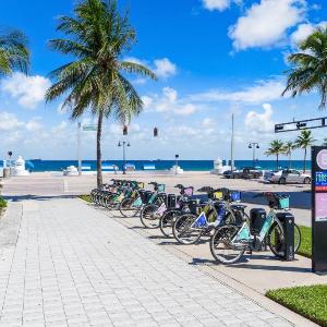 2BR W Residence FLL OCEAN VIEWS Infinity pool hot tub large balcony easy amentiy access