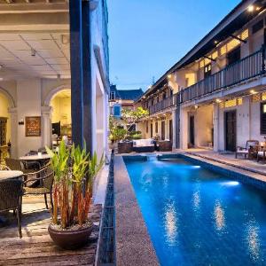 Noordin Mews Hotel
