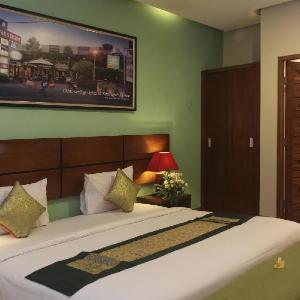 The Green Zhurga Suites