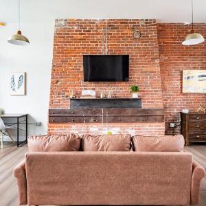 Jennifer's Stylish Downtown Brick Foundry Escape