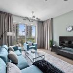 Large 1 BR Duplex With Lake View