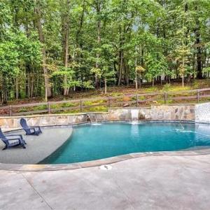 Georgia Lakeside Getaway with Private Pool