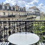 Elegant Haussmann Parisian flat close Eiffel Tower 