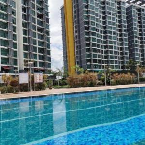 Vista Alam Studio Units - Pool food court