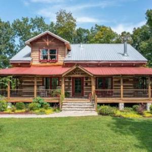 The Log Palace Private Guest Suite