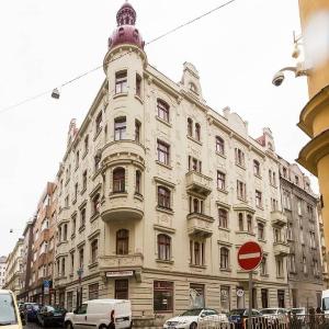 Prague Days - Three-bedroom Apartment with Balcony